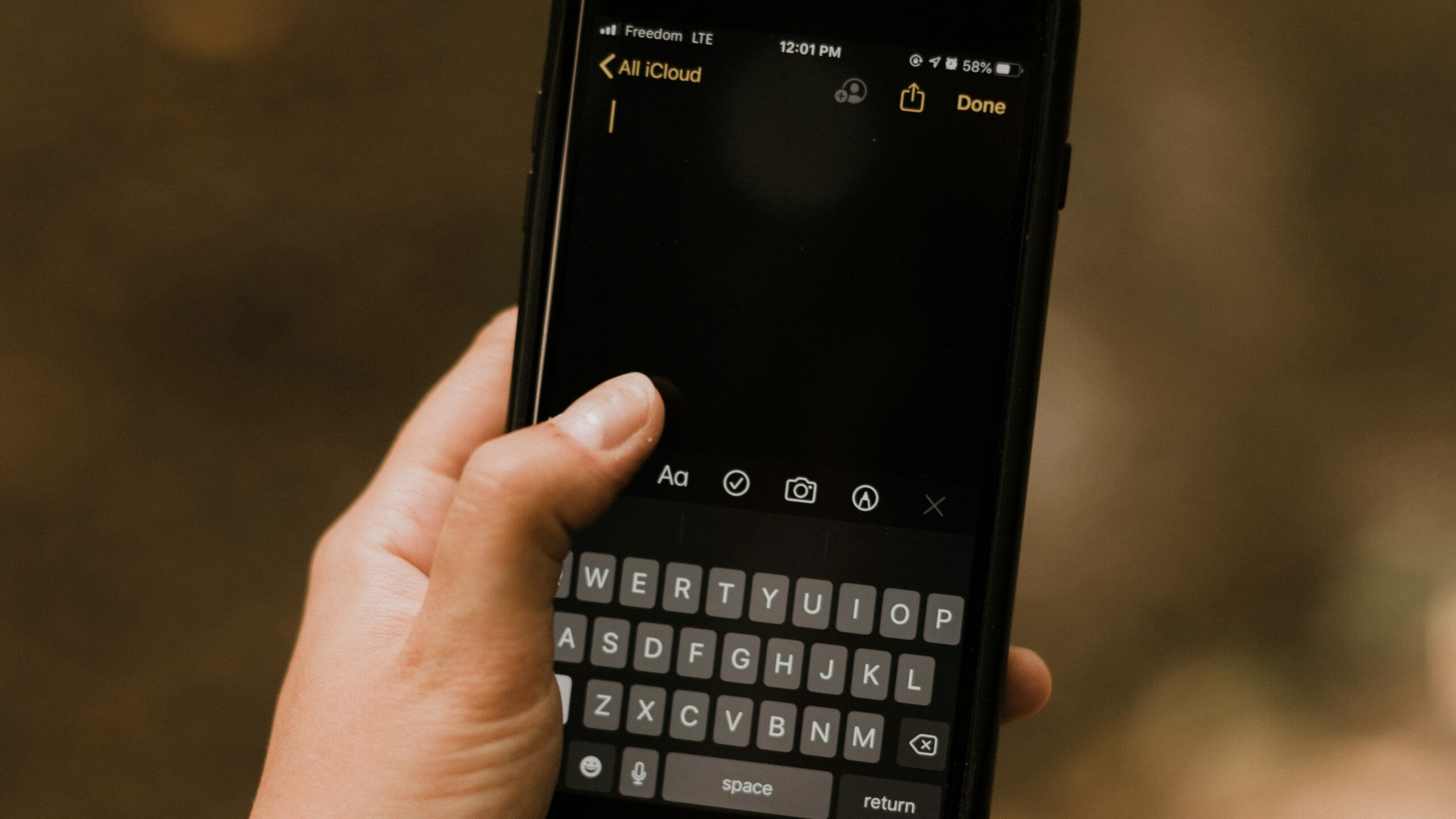 Featured image for “Use Dark Mode to Extend Your Smartphone’s Battery Life”